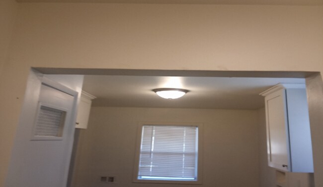 Building Photo - Bright & Cute 1-Bedroom Cottage – Availabl...