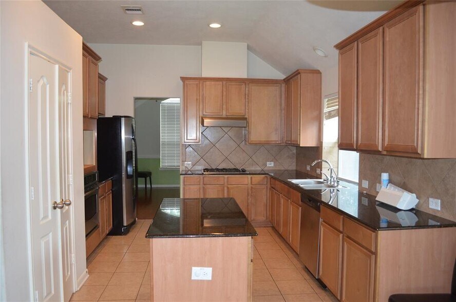 Building Photo - 6719 Emerald Shire Ln