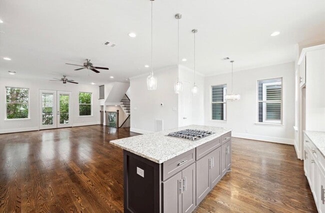 Building Photo - 1230 W 25th St