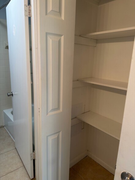 Building Photo - 144 Douglas Rd W