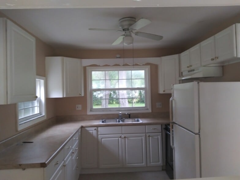 Building Photo - 521 S Crest Ave