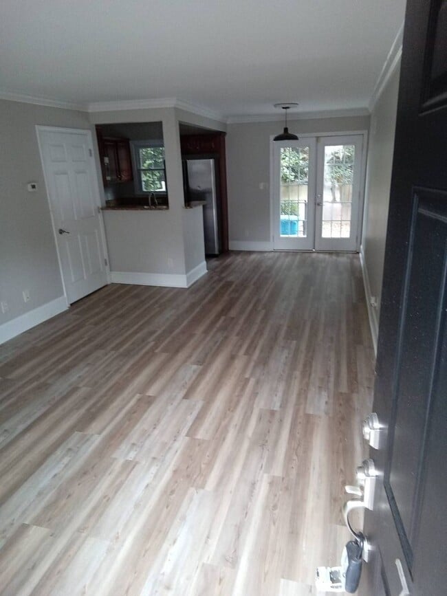 Building Photo - Luxury Condo in Monroe's Beautiful Historic District!  Some Utilities included.