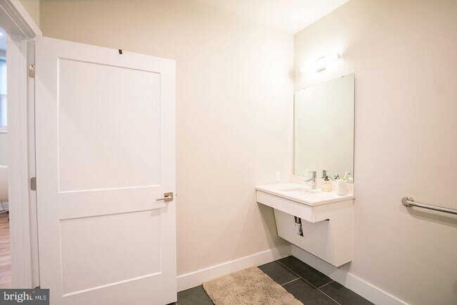 Building Photo - 1300 S 19th St