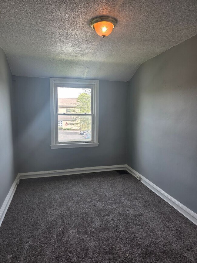 Building Photo - 403 Greenhill Ave