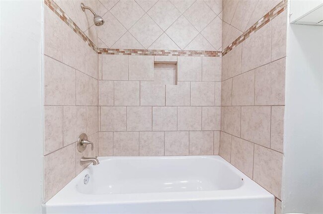 Building Photo - 5339 Castlecreek Ln
