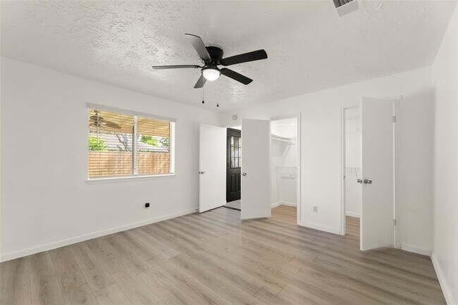 Building Photo - 419 Capehill Dr