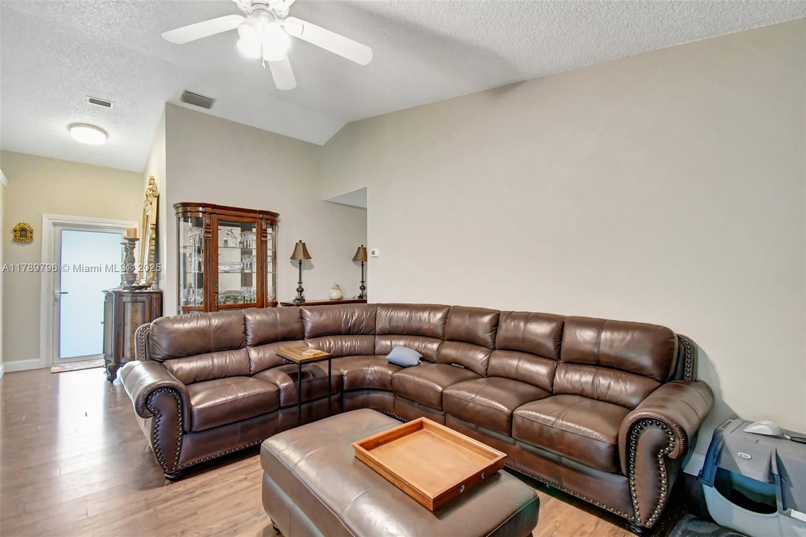 Building Photo - 303 E Riverbend Dr
