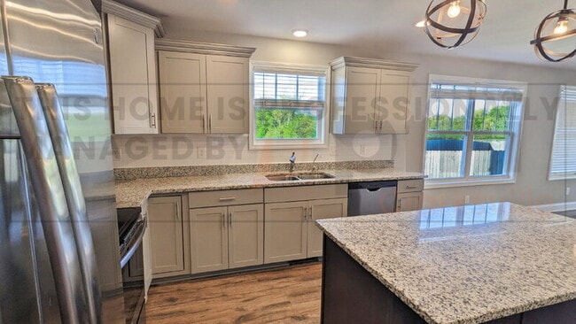 Building Photo - 890 Wild Elm Ct
