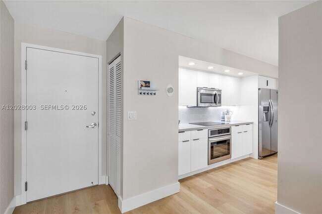 Building Photo - 6917 Collins Ave