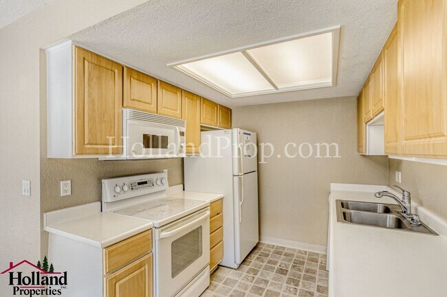 Building Photo - Comfort & Convenience at Murrayhill Woods – 2 Bed, 2 Bath with Fireplace & Private Deck