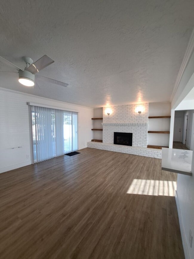 Building Photo - Beautiful 6-Bedroom Home with Pool & Outdo...