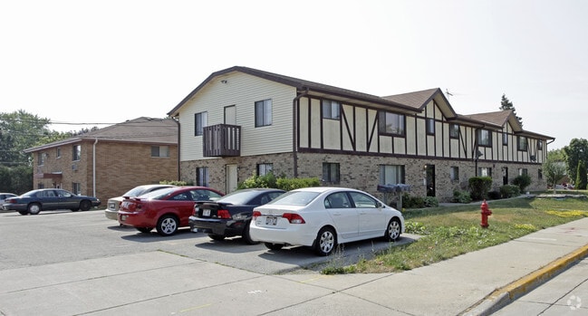 Building Photo - 1832-1836 Rawson Ave