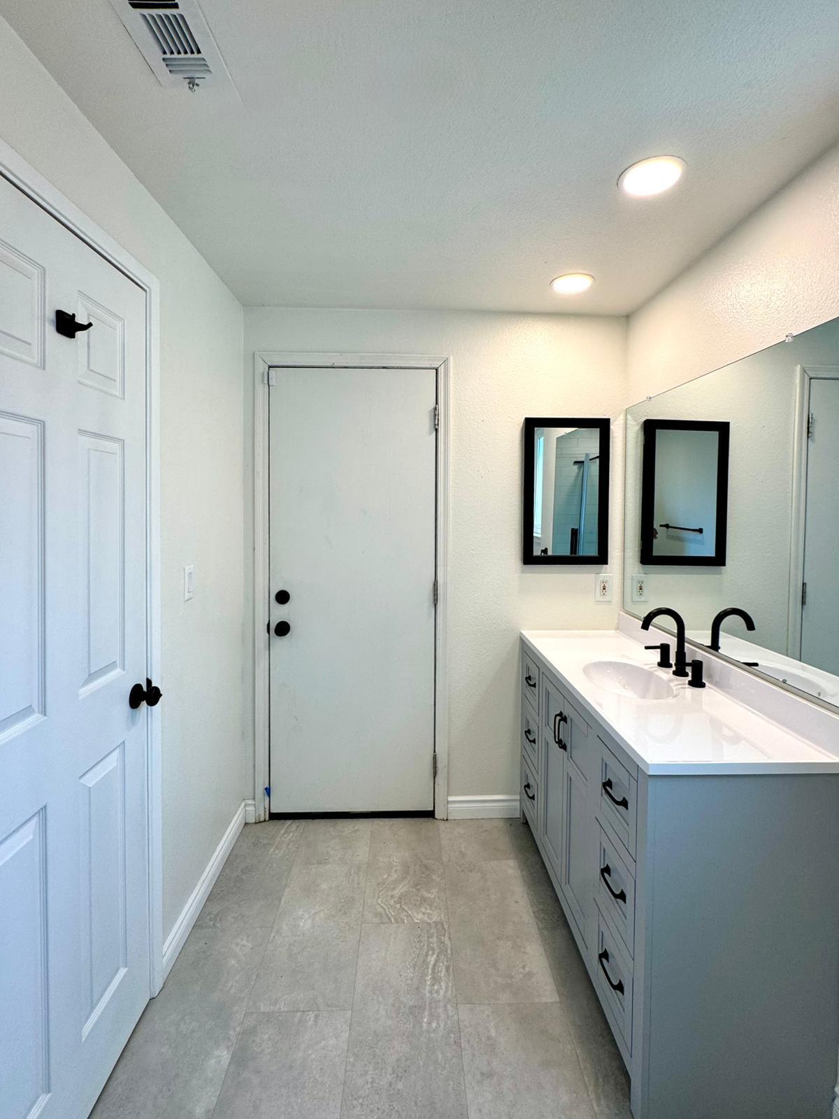 Building Photo - 251 E Heather St