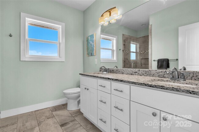 Building Photo - 1708 W Dolphin Dr