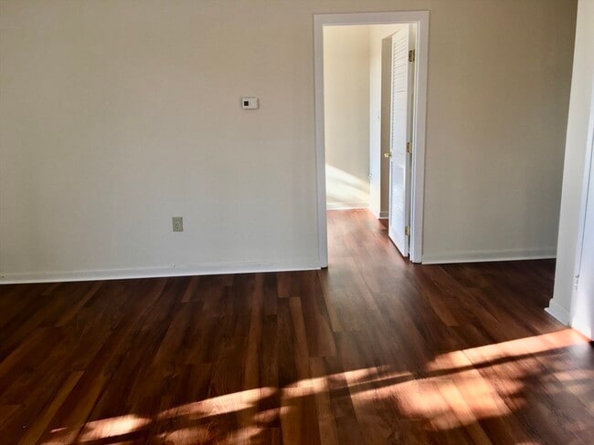 Building Photo - 1006 Paradise Rd