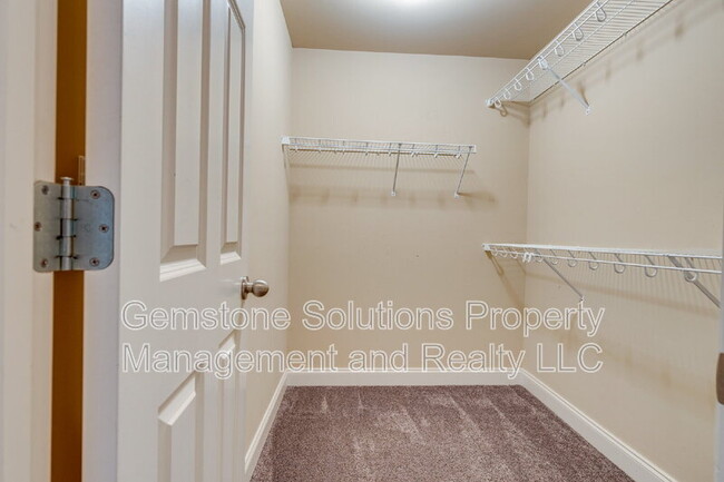 Building Photo - 301 Pennystone Cir
