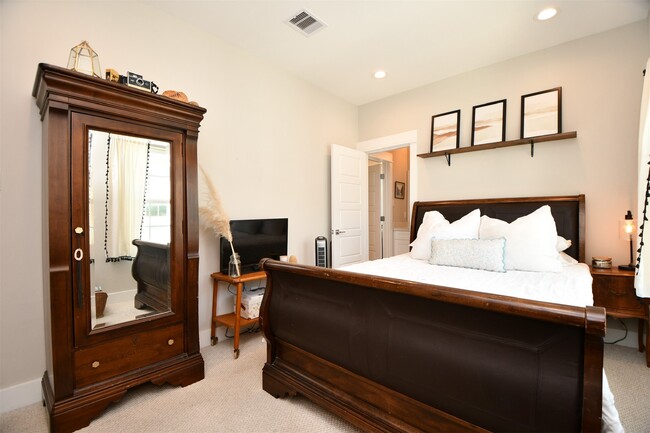 Building Photo - 1239 W Tidwell Rd