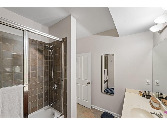 Building Photo - 1008 Portland Ave