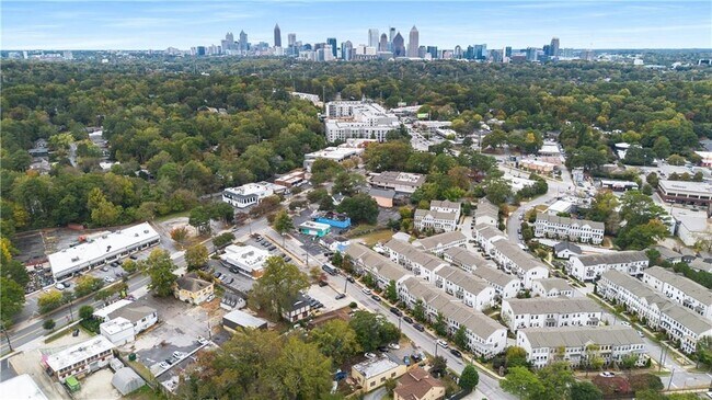 Building Photo - 2035 Manchester St NE