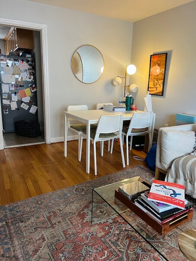 Building Photo - 747 N Main St