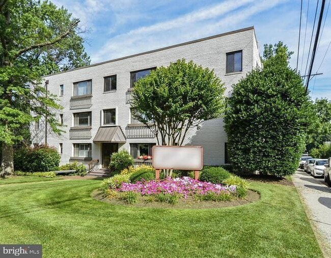Building Photo - 2610 Tunlaw Rd NW