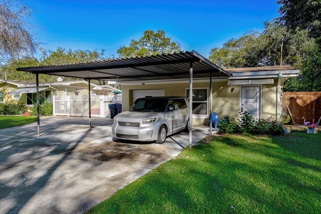 Building Photo - 1701 E Henry Ave