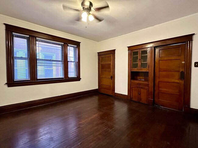 Building Photo - 735 Dover Pl