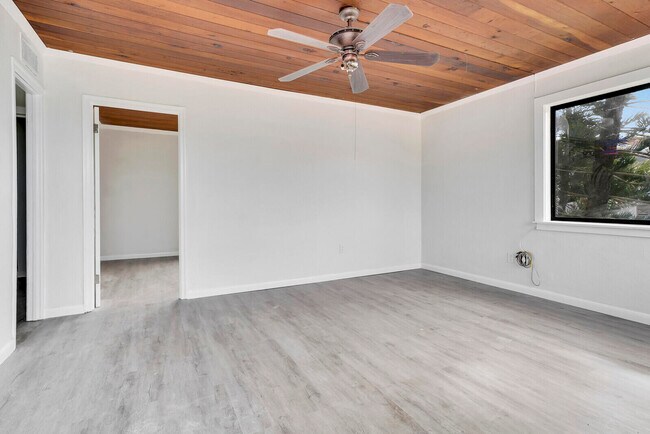 Building Photo - 652 Hernando St