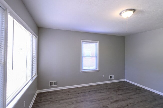 Building Photo - 3 bedroom 1 bath in Valley Station!