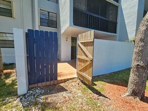 Building Photo - 10825 SW 112th Ave