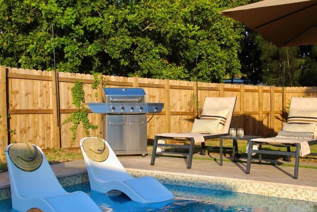 Building Photo - 1814 NW 14th Ave