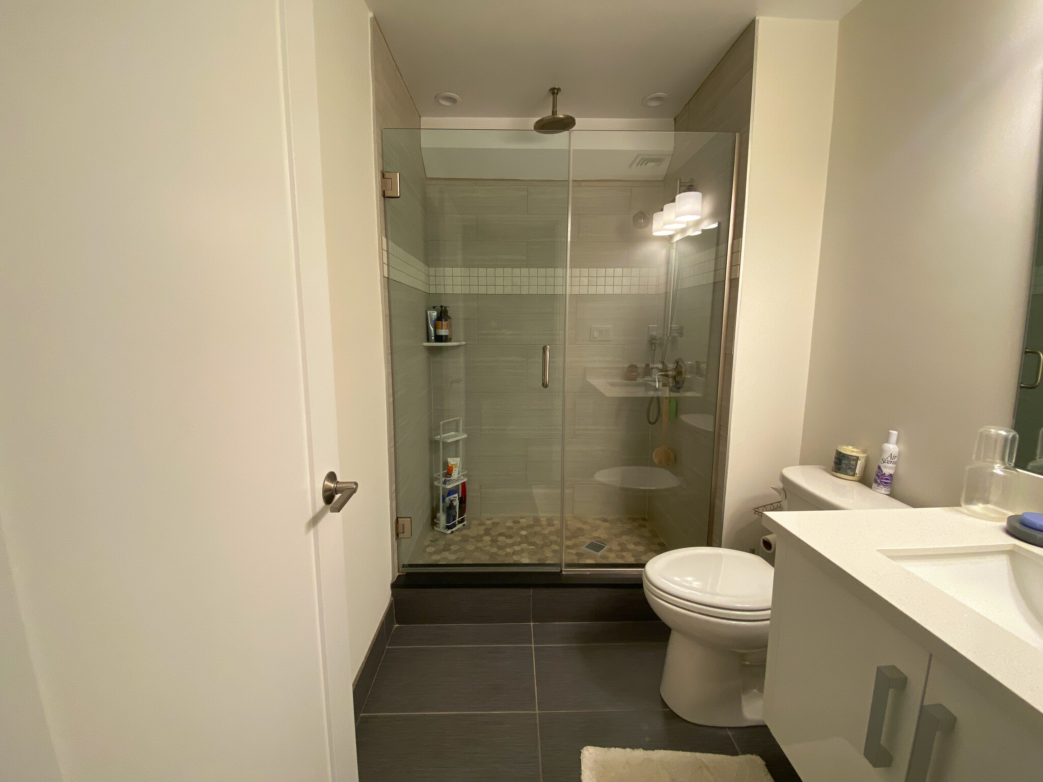 Second bedroom bathroom with walk-in shower - 225 Dorchester St