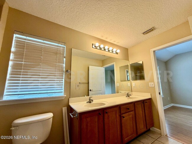 Building Photo - 1462 Scenic Oaks Dr