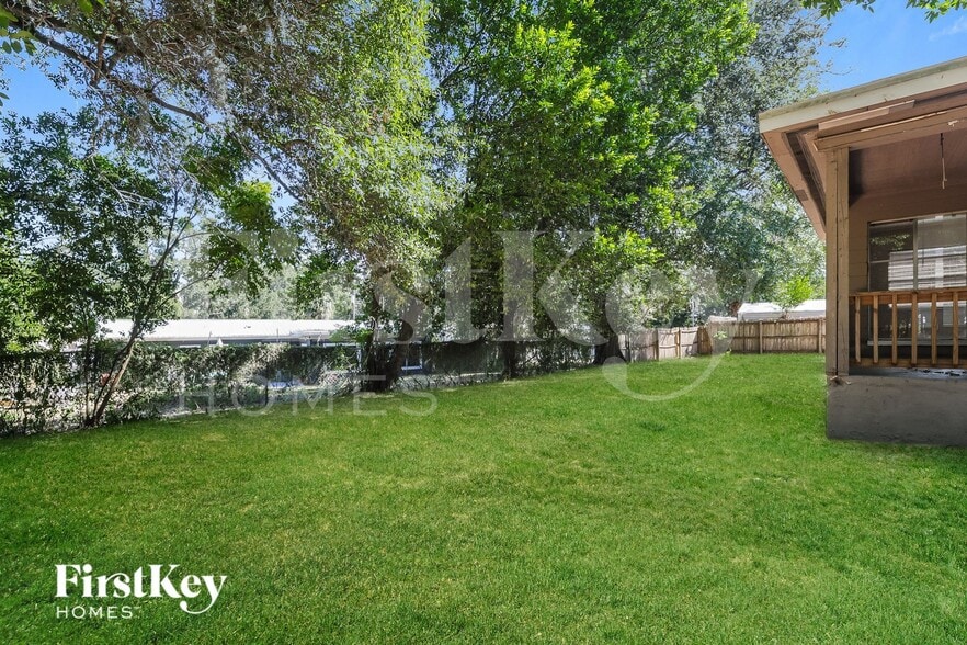 Building Photo - 3408 E Knollwood St