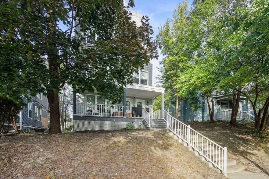 Building Photo - 2424 Lyndale Ave S