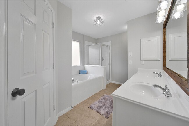 Building Photo - 12411 Brightwood Dr