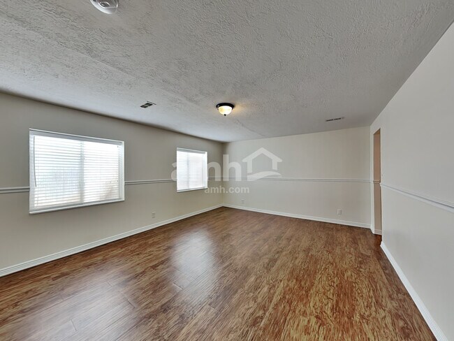 Building Photo - 243 W Peppermint Cir