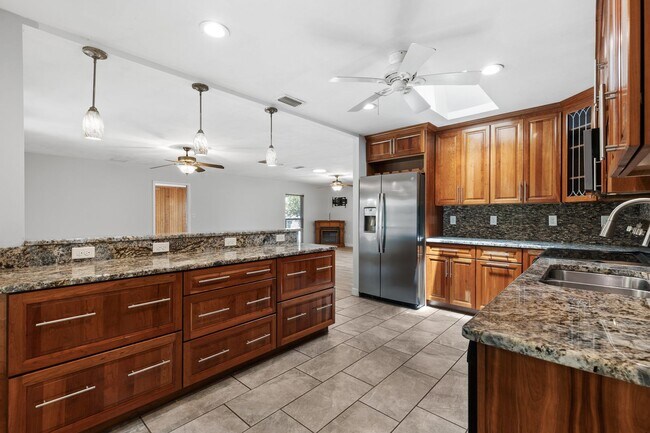 Building Photo - Welcome to your Pool/Lake Home!