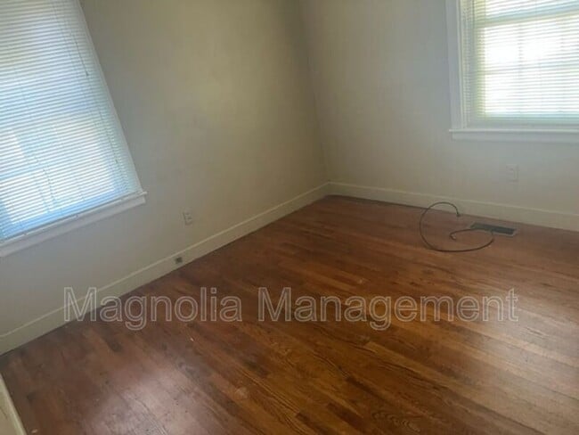 Building Photo - 111 S Elizabeth St