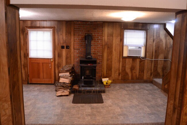 Building Photo - 279 Poe Dr