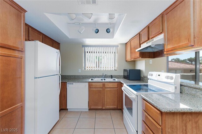 Building Photo - 7300 W Pirates Cove Rd