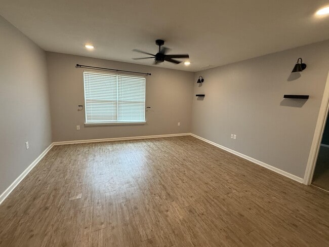 Building Photo - 351 Merlin Ct