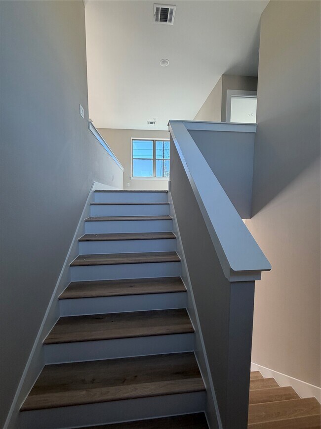 Building Photo - 20003 Venetto St