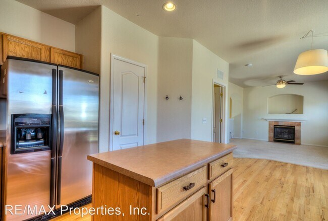 Building Photo - 4 br, 3.5 bath House - 5802 Pioneer Mesa D...