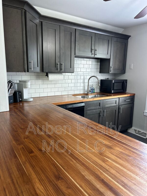 Building Photo - 3823 Bell St