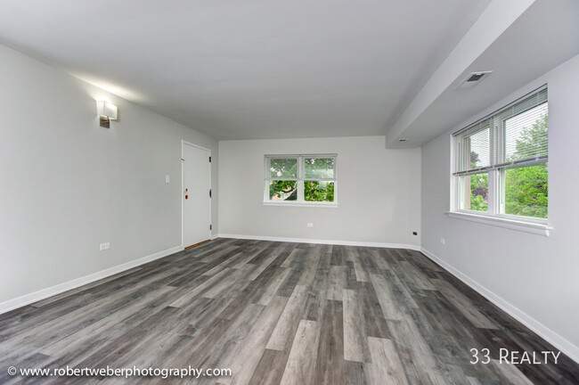 Building Photo - 539 W Euclid Ave