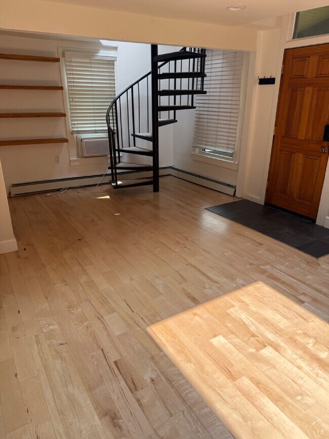 Building Photo - "Charming 2-Bed, 2-Bath Oasis in Denver’s Vibrant Locale – 1,313 Sq. Ft. of Cozy Elegance!"