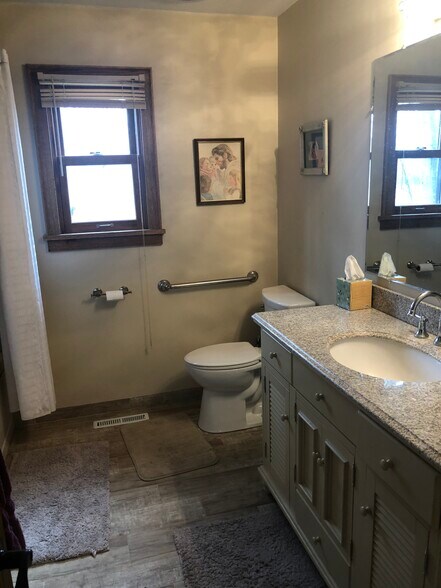 Main Bath - 23260 Bridgestone Rd NW