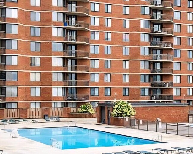 Building Photo - 133 Harmon Cove Tower