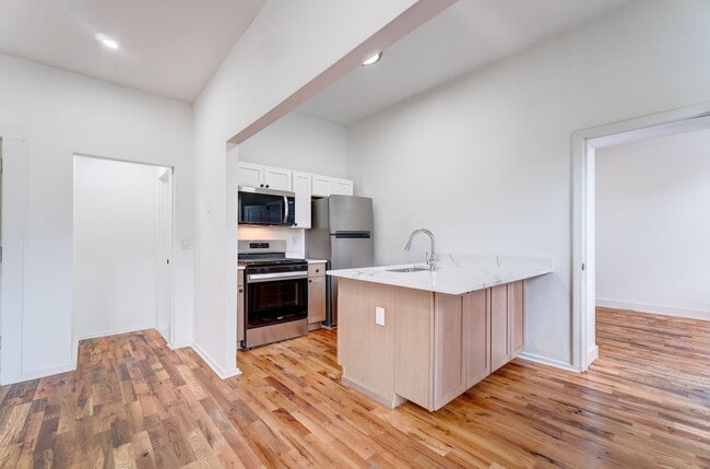 Building Photo - 522 Elm St